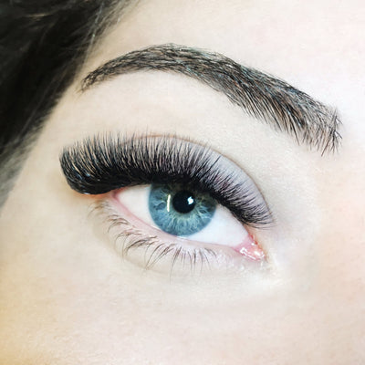 Volume Lashes by Julia Chatzopoulou